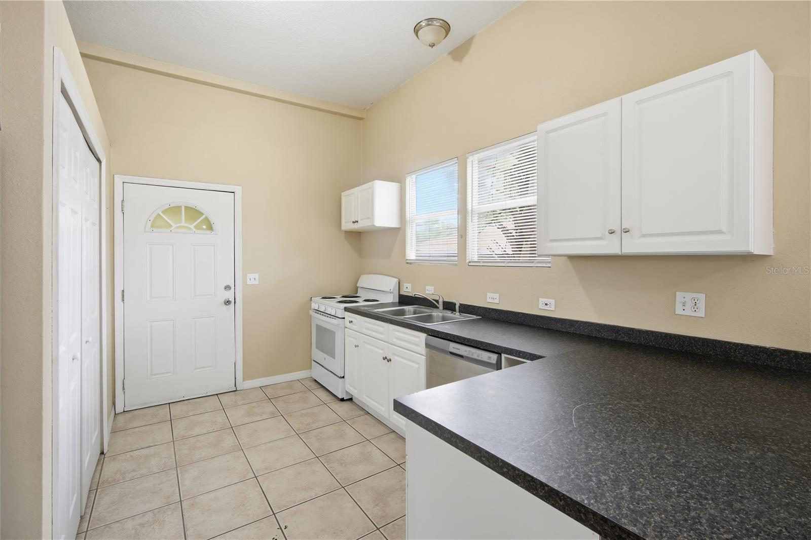 2411 E 18TH AVE — photo 18