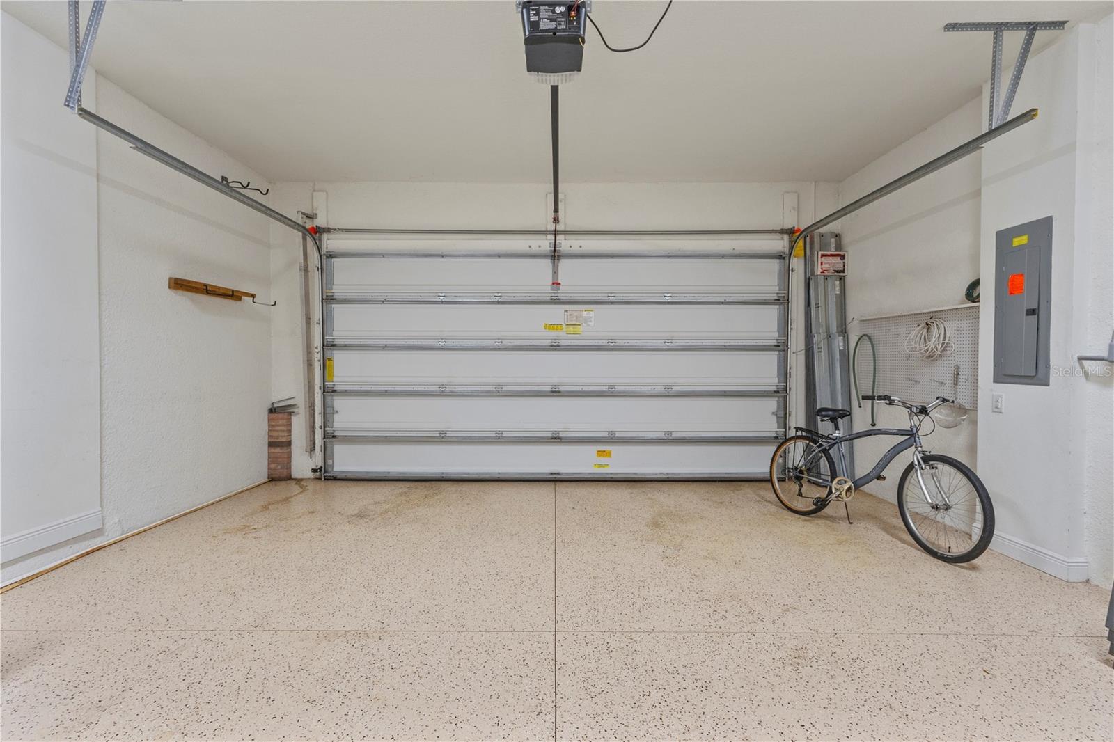 24252 GALLBERRY DR — photo 33