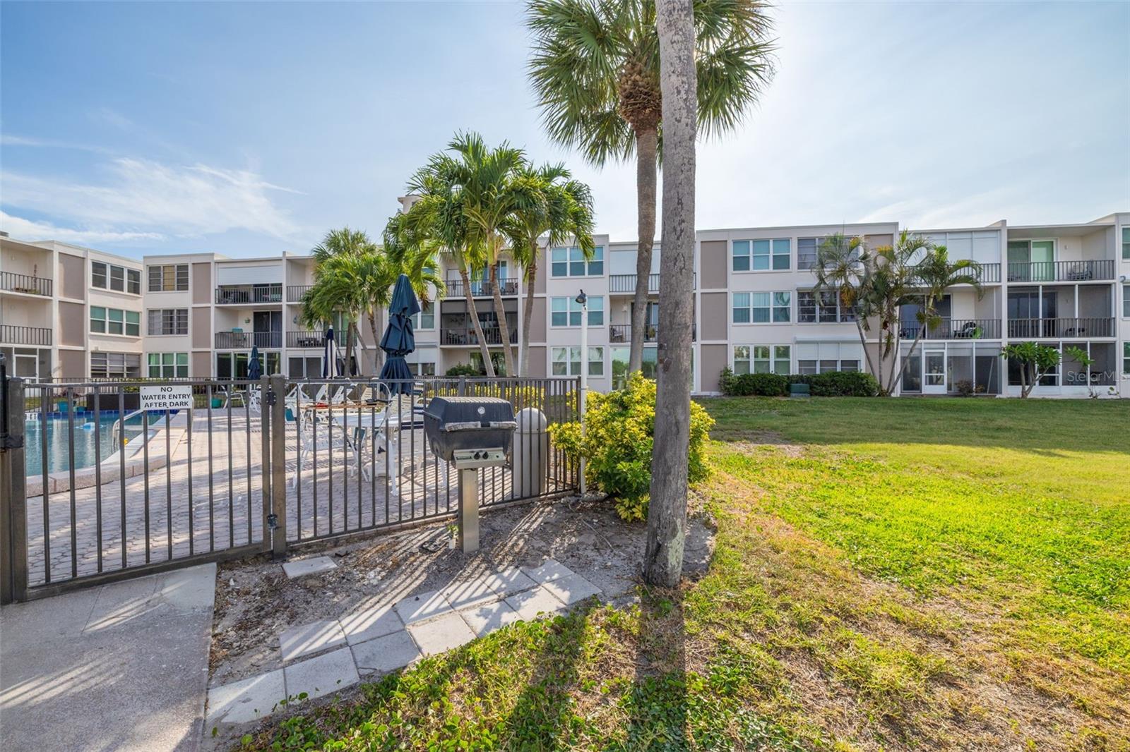 7425 BAY ISLAND DR S #107 — photo 38