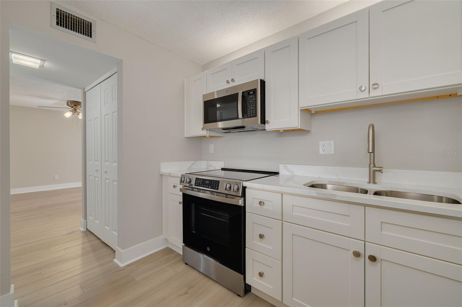 7425 BAY ISLAND DR S #107 — photo 23