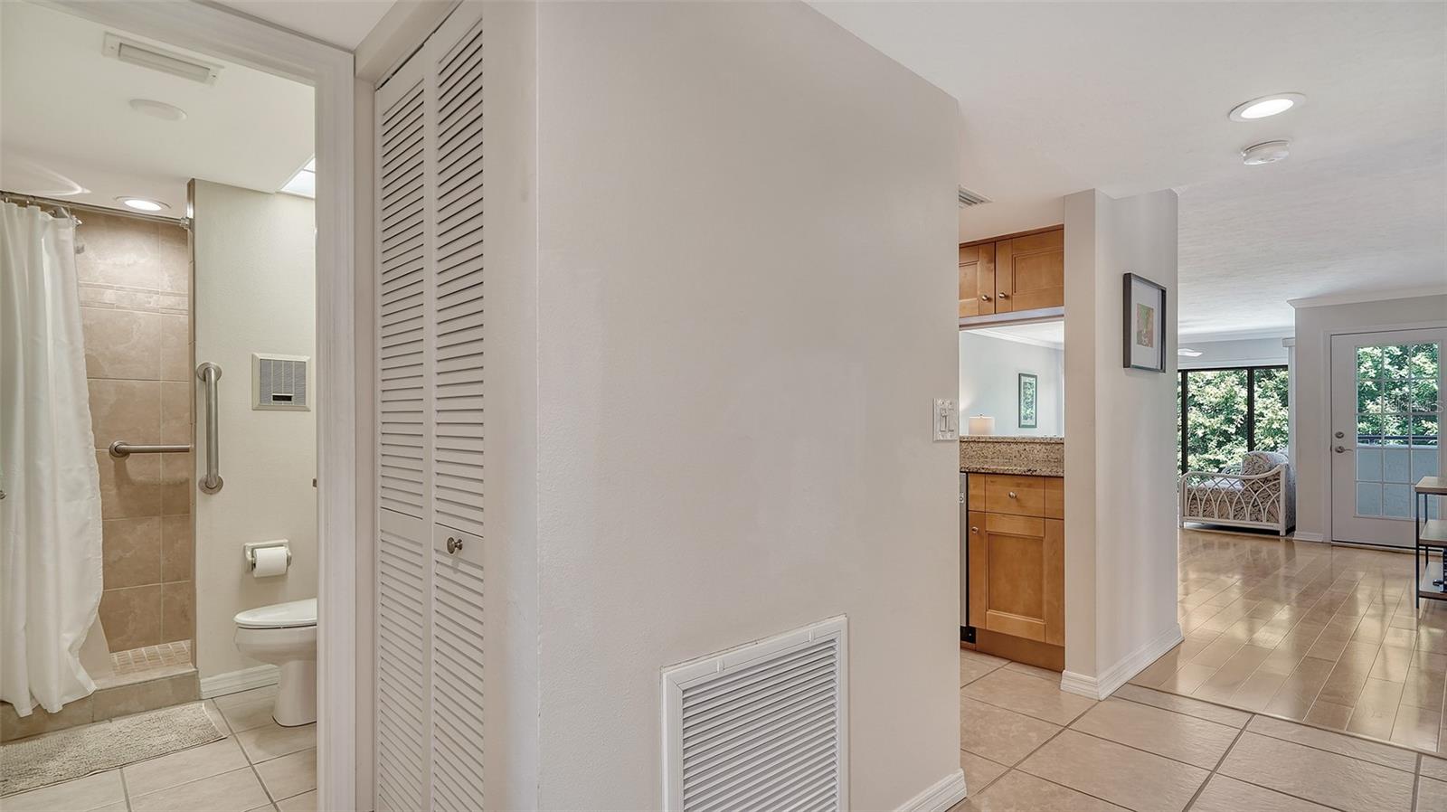 835 S OSPREY AVE #201 — photo 2