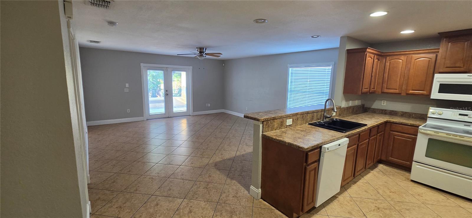 6807 E NORTH BAY ST — photo 16