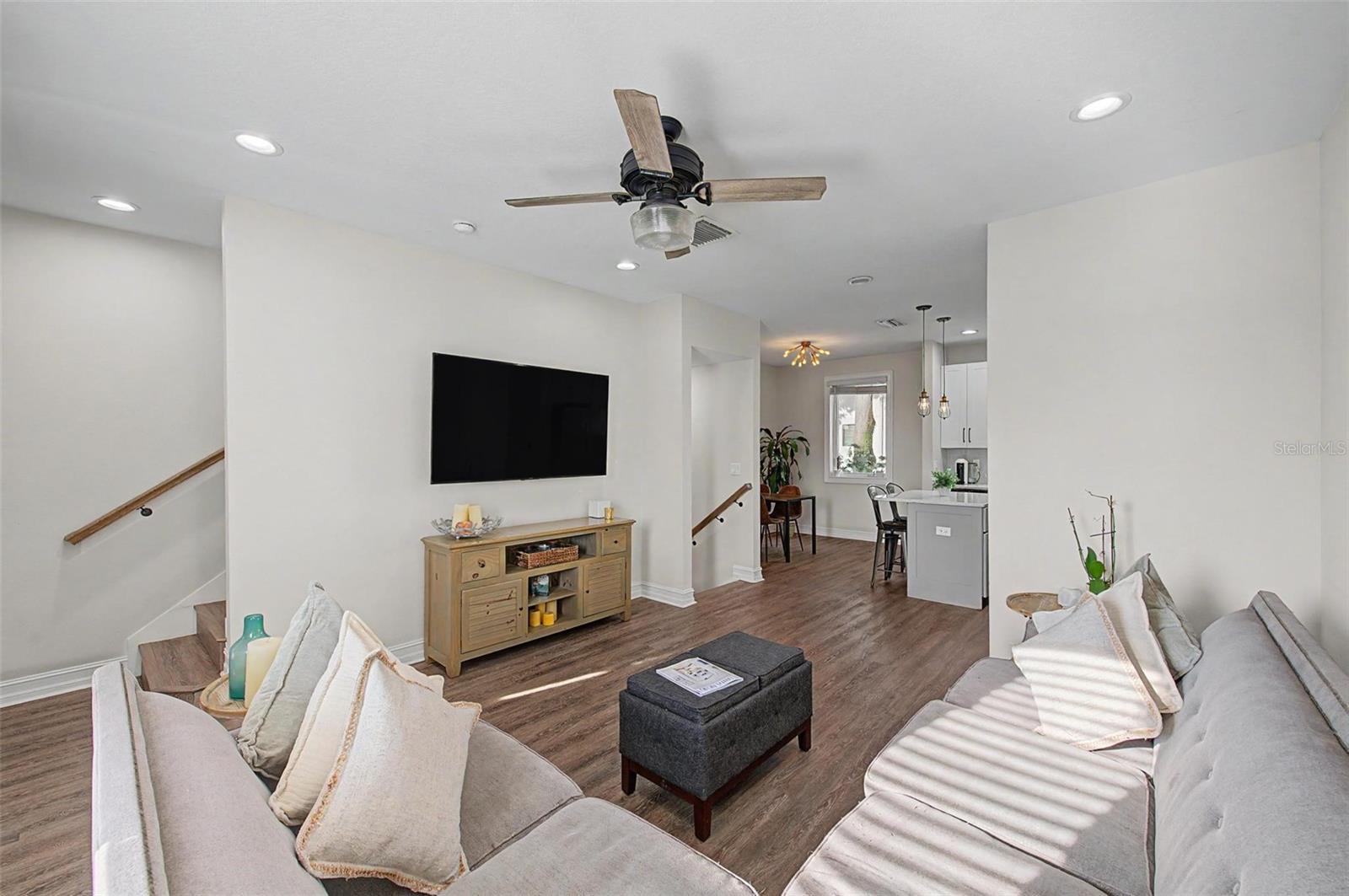 1527 N MORGAN ST — photo 3