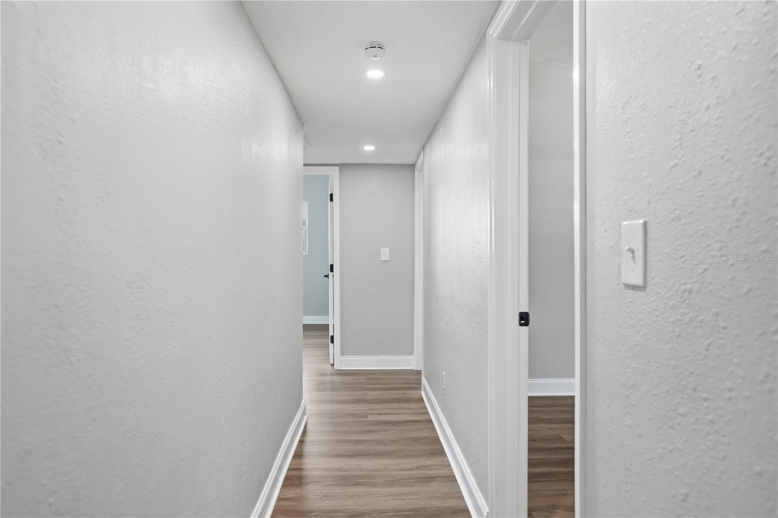 707 ABERDEEN CIR — photo 12
