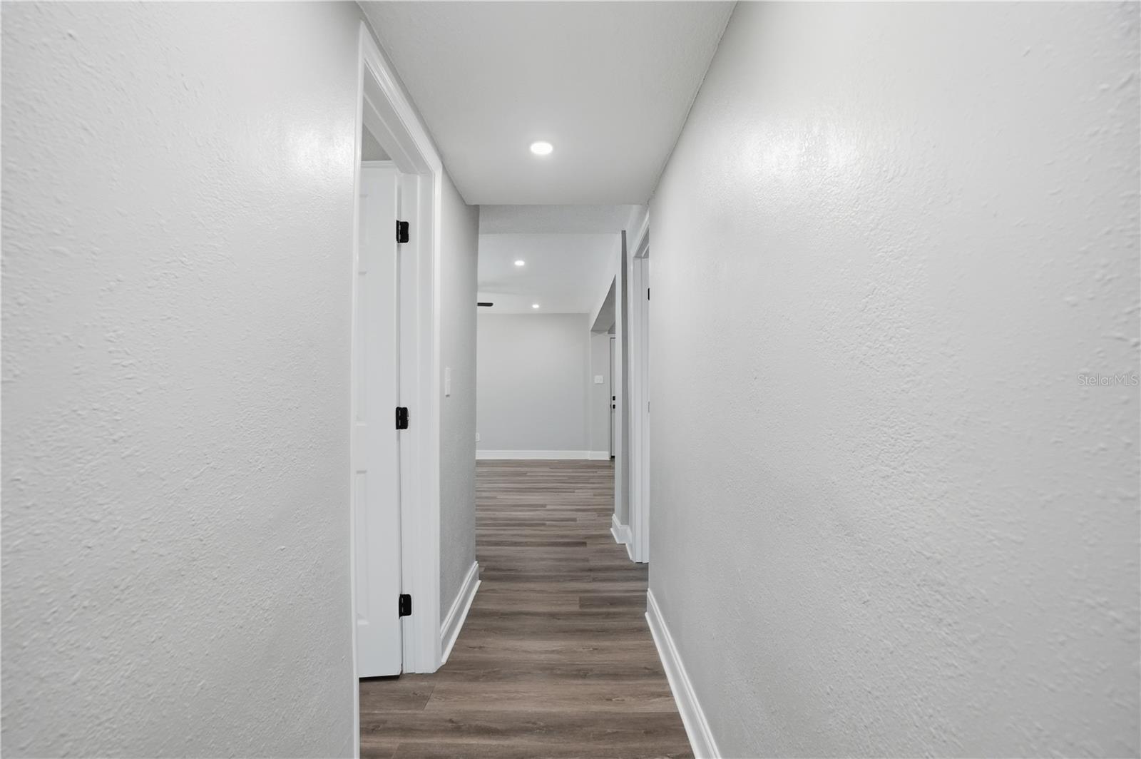 707 ABERDEEN CIR — photo 17