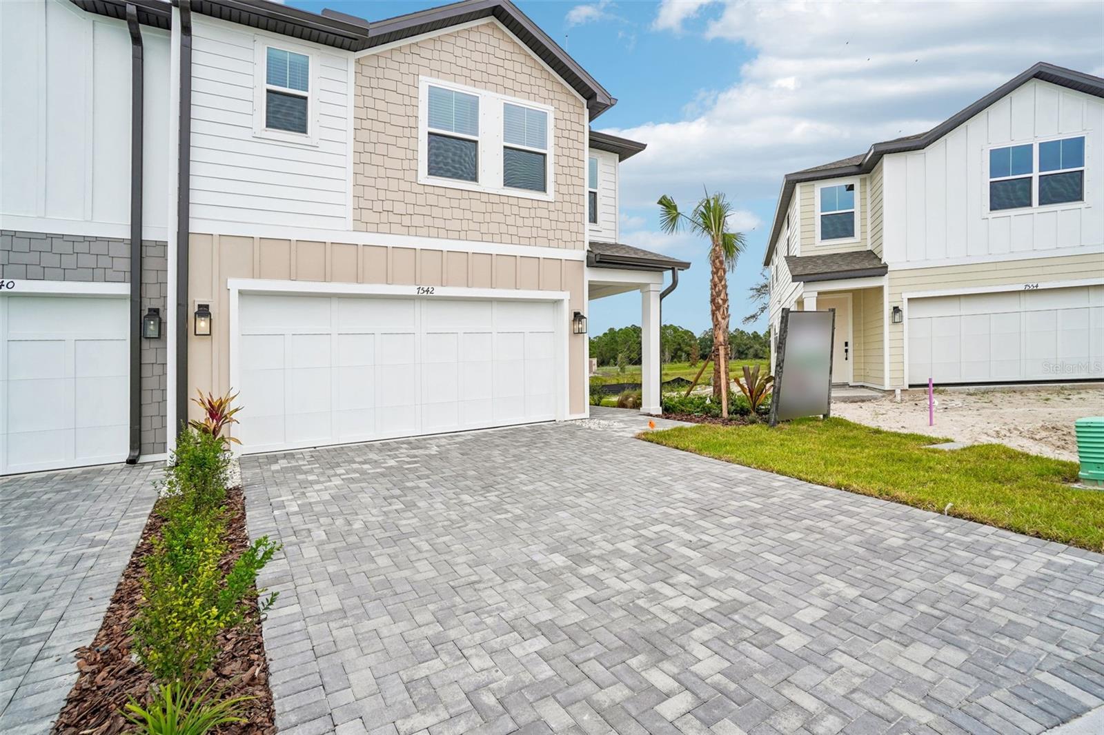 7542 DEER VALLEY CIRCLE — photo 2