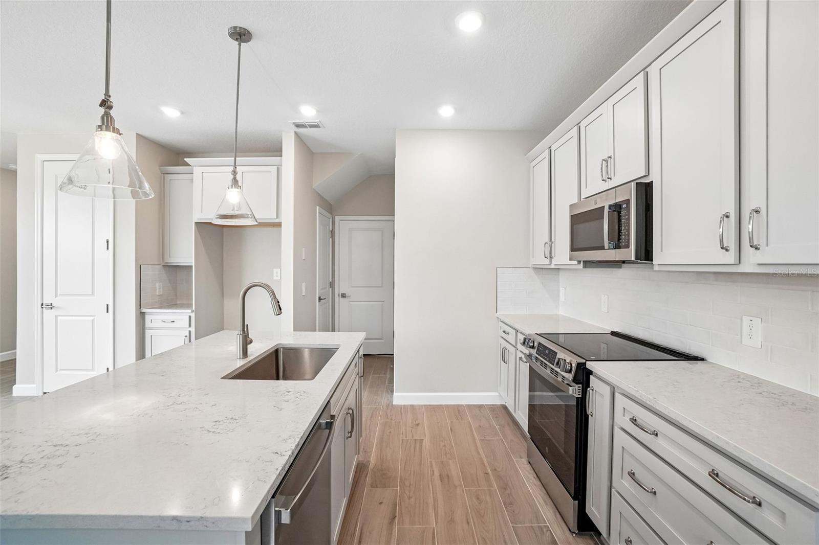 7542 DEER VALLEY CIRCLE — photo 10