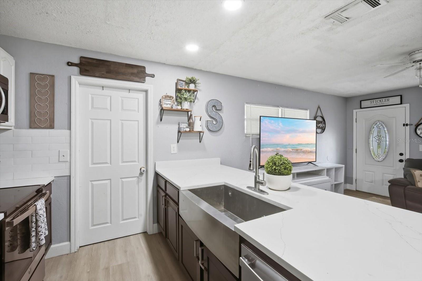 7506 CORAL VINE LN — photo 10