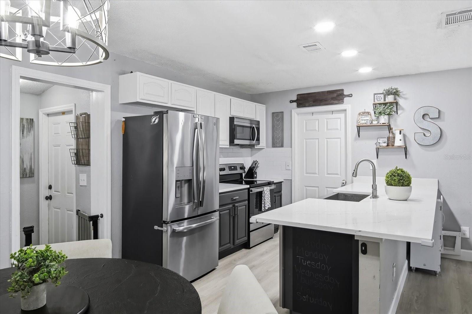 7506 CORAL VINE LN — photo 12
