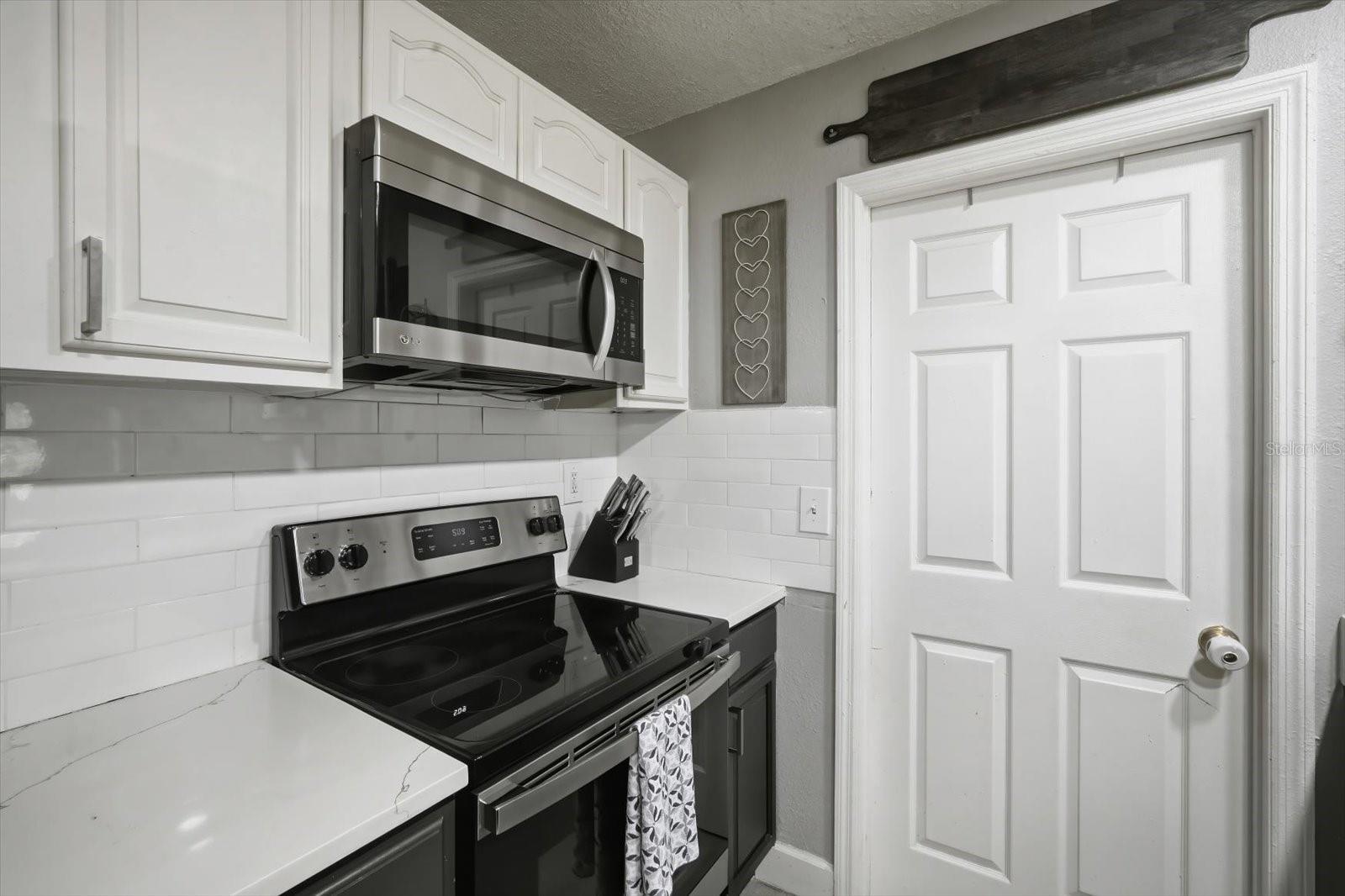 7506 CORAL VINE LN — photo 9