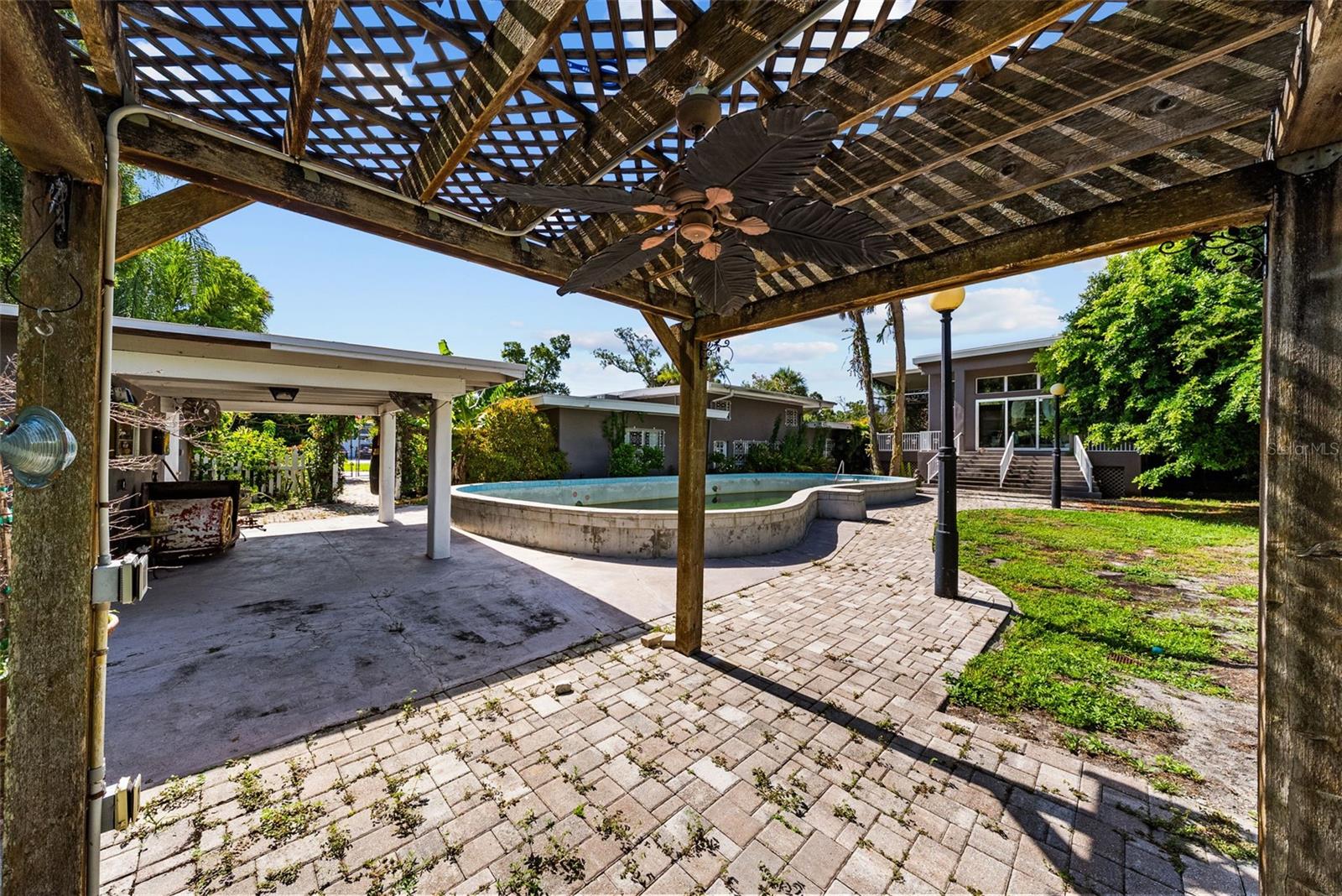211 S SHORE CREST DR — photo 13