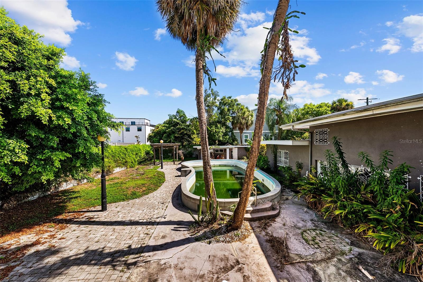 211 S SHORE CREST DR — photo 10