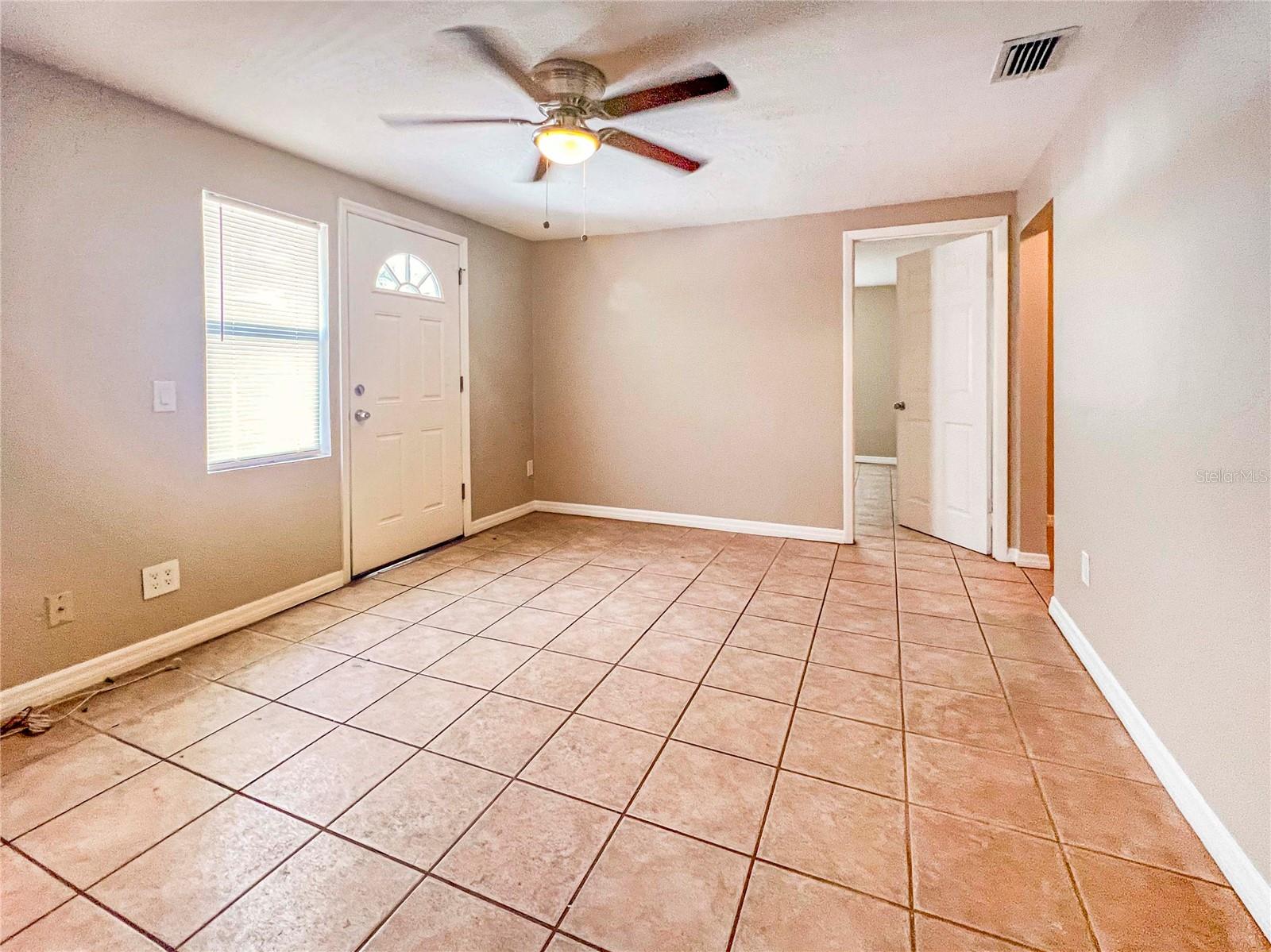 2137 ROSELAWN ST #A — photo 4