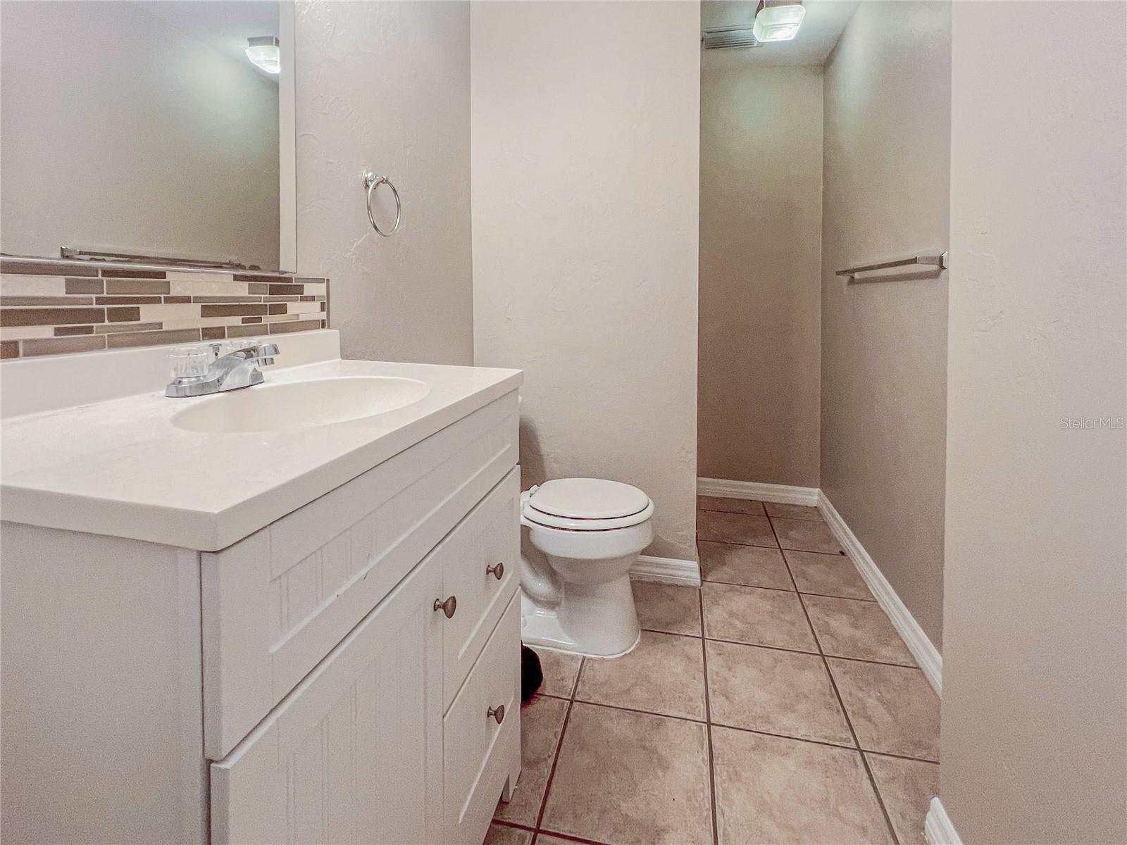 2137 ROSELAWN ST #A — photo 9