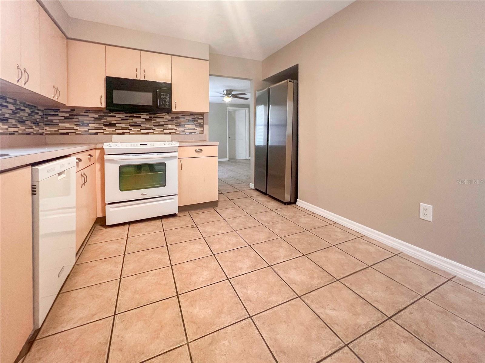 2137 ROSELAWN ST #A — photo 7