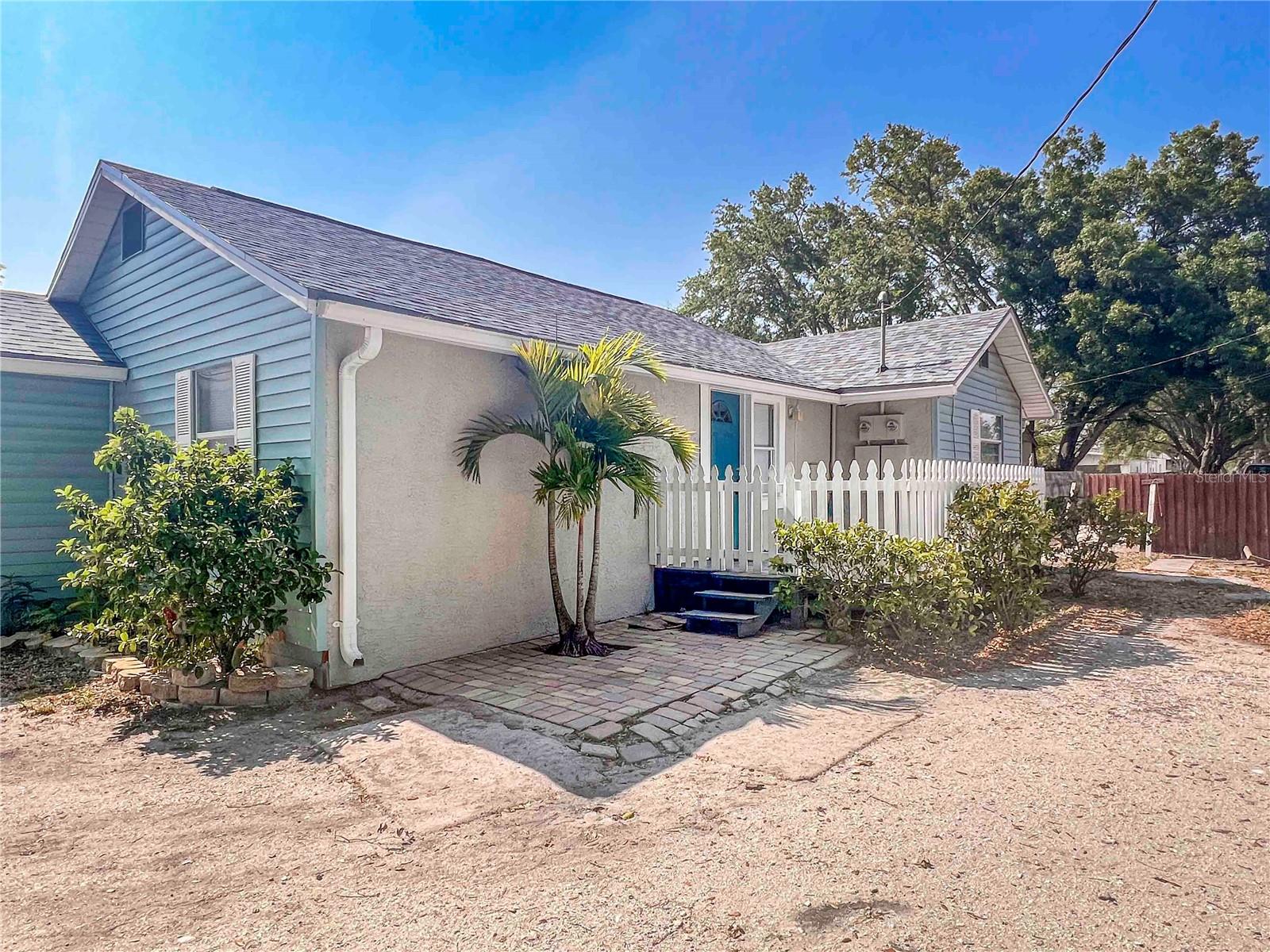 2137 ROSELAWN ST #A — photo 2