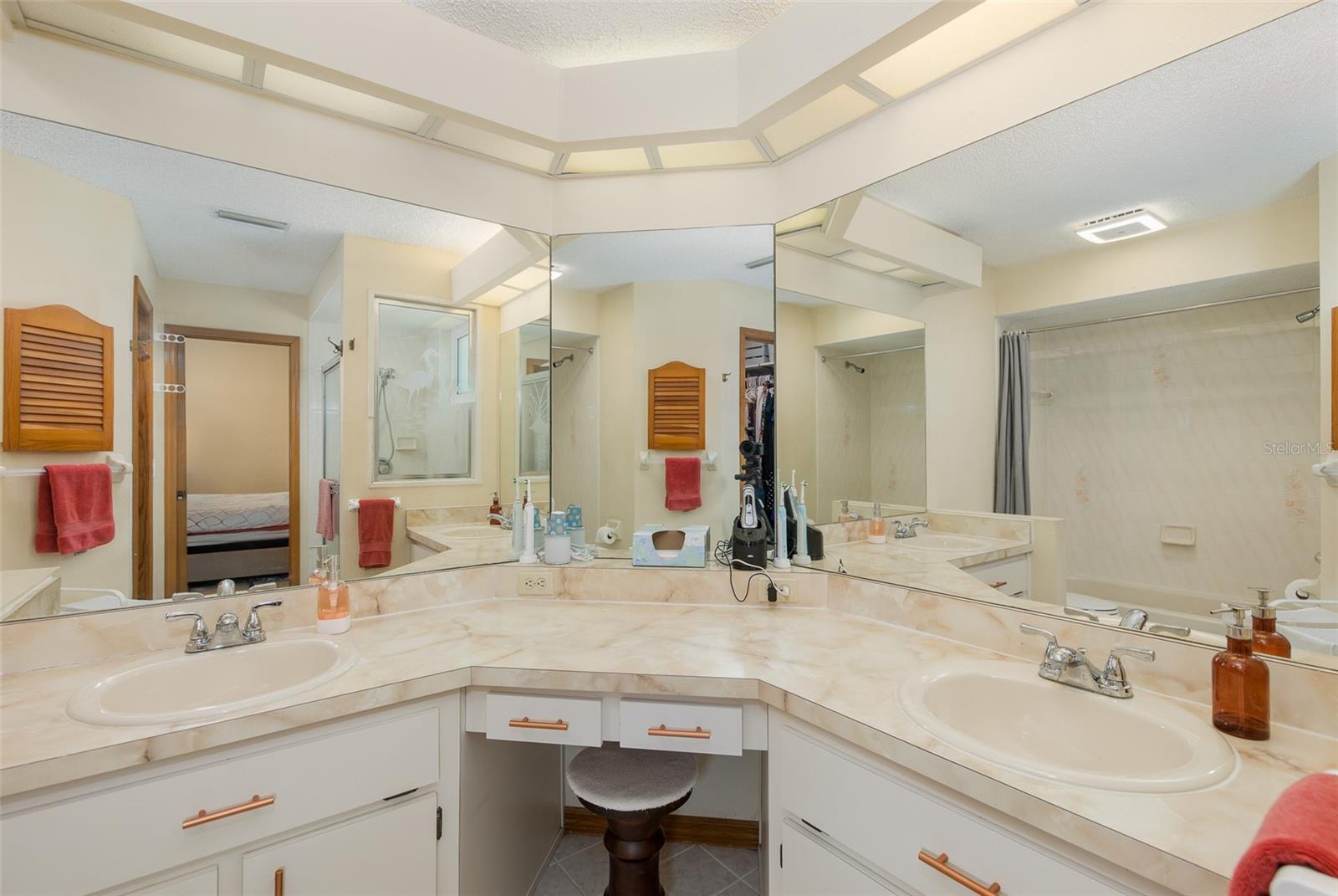 4515 COUNTY BREEZE DR — photo 35