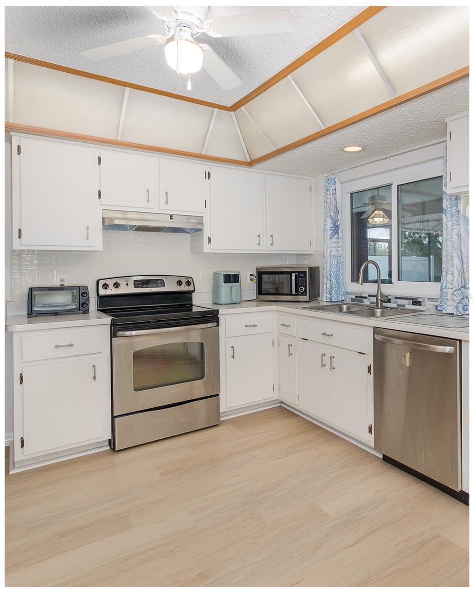 4515 COUNTY BREEZE DR — photo 22