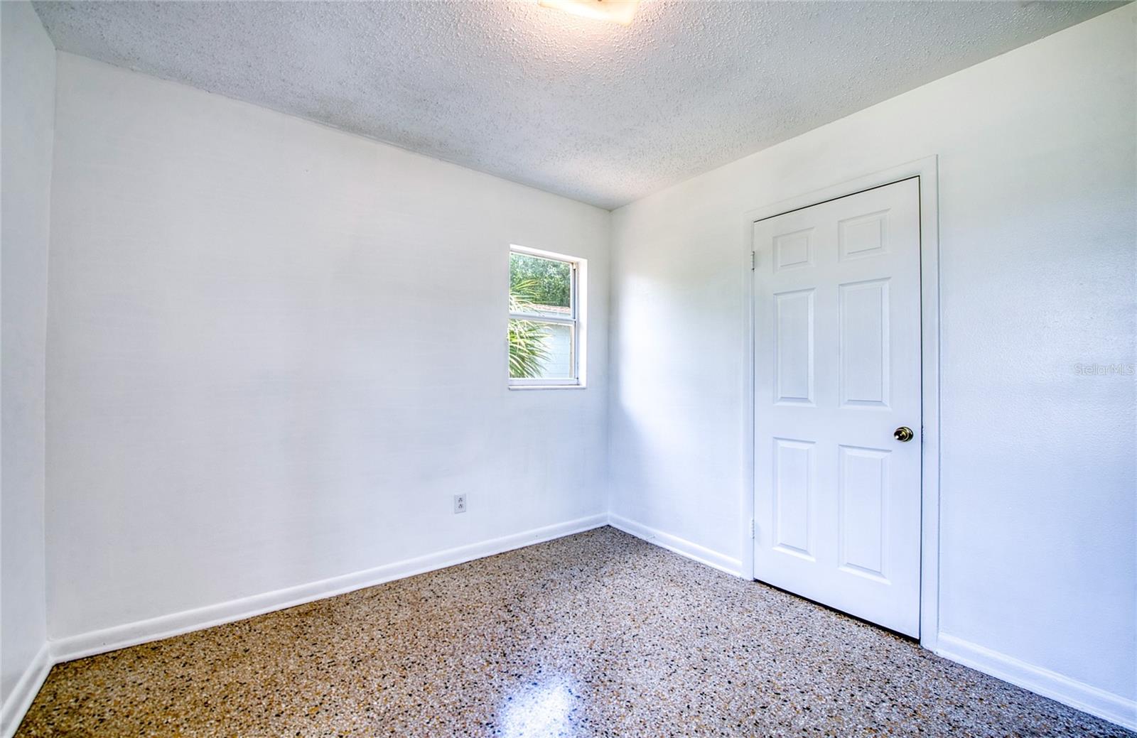 10205 N 29TH ST — photo 17