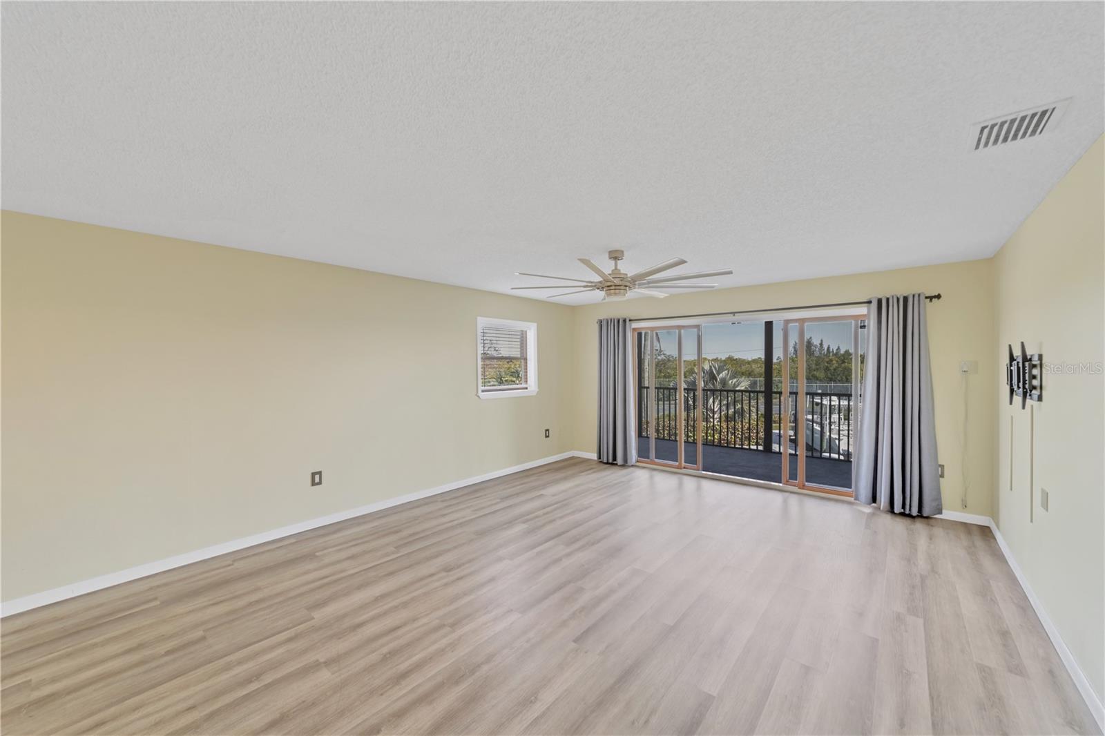 515 LEFFINGWELL AVE #116 — photo 30