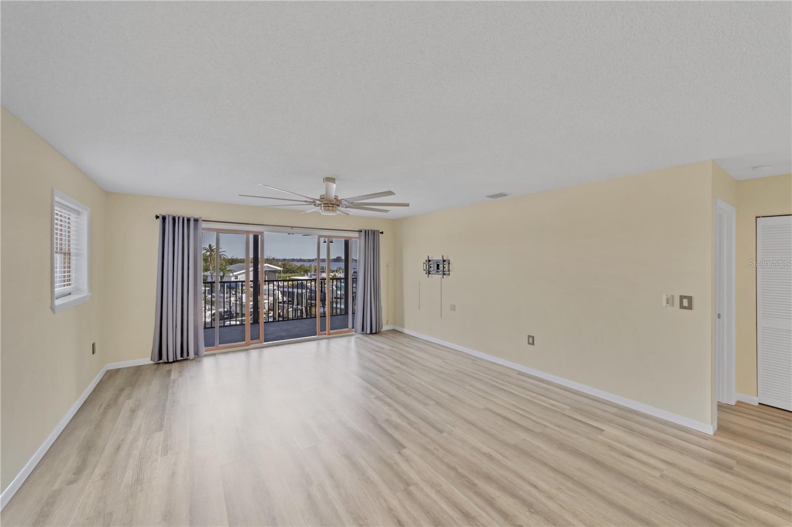 515 LEFFINGWELL AVE #116 — photo 32