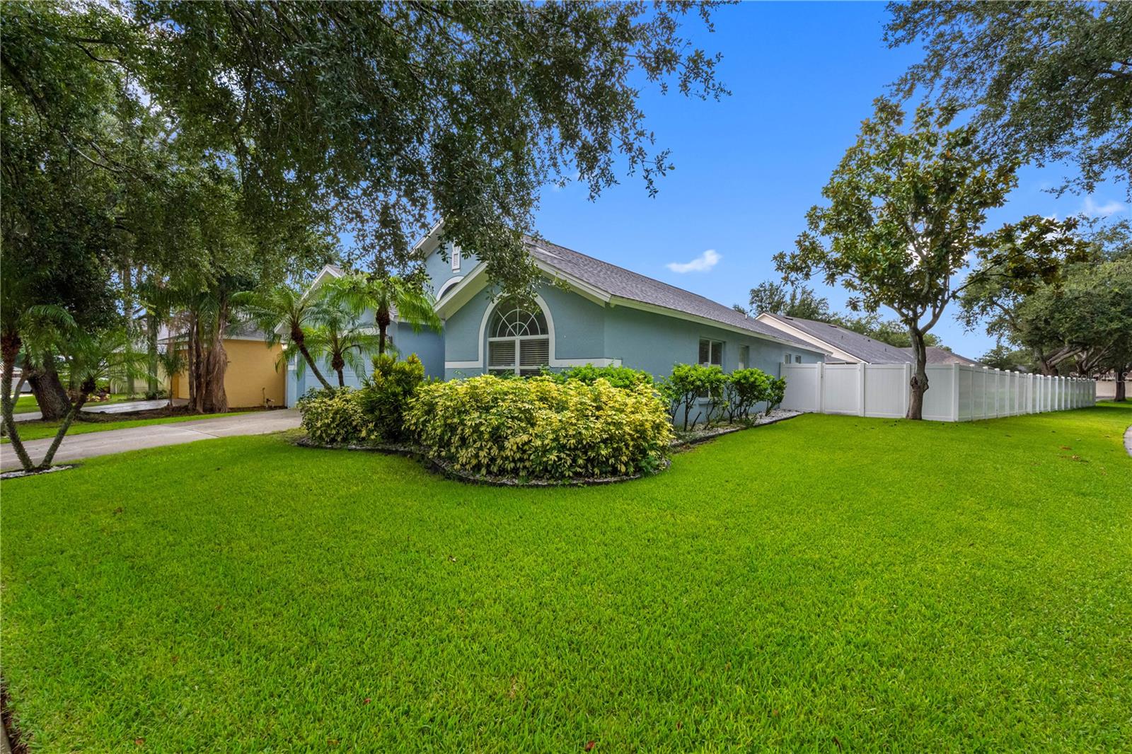 3306 PIN OAK LN — photo 2