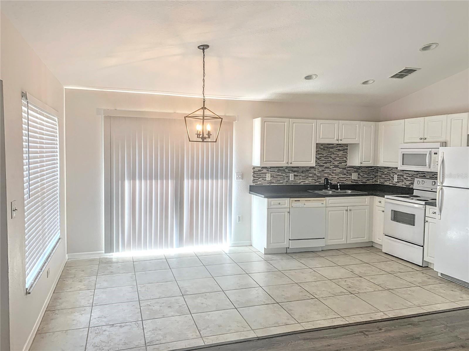 5440 KENSINGTON ST — photo 3