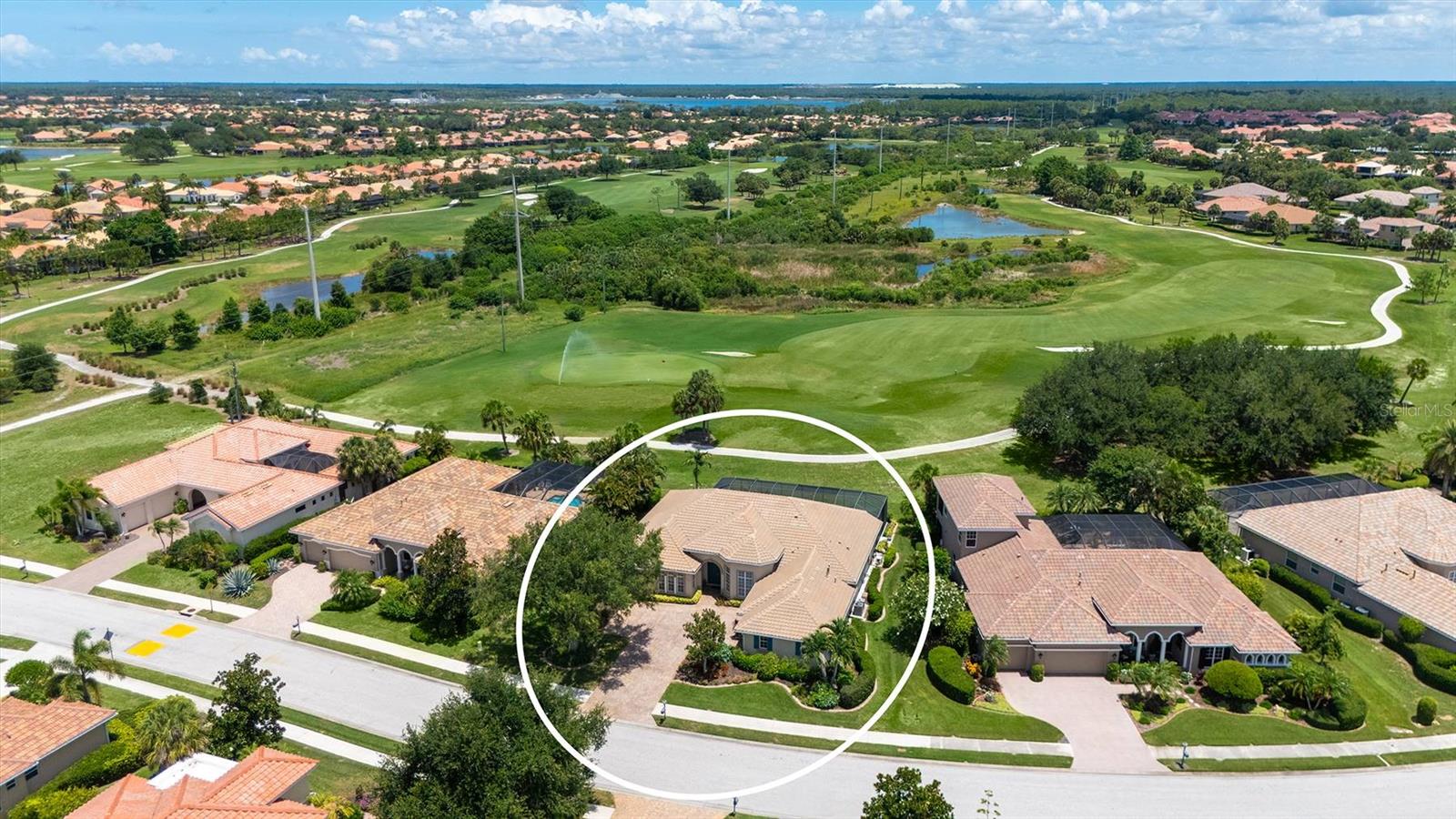225 PESARO DR — photo 4