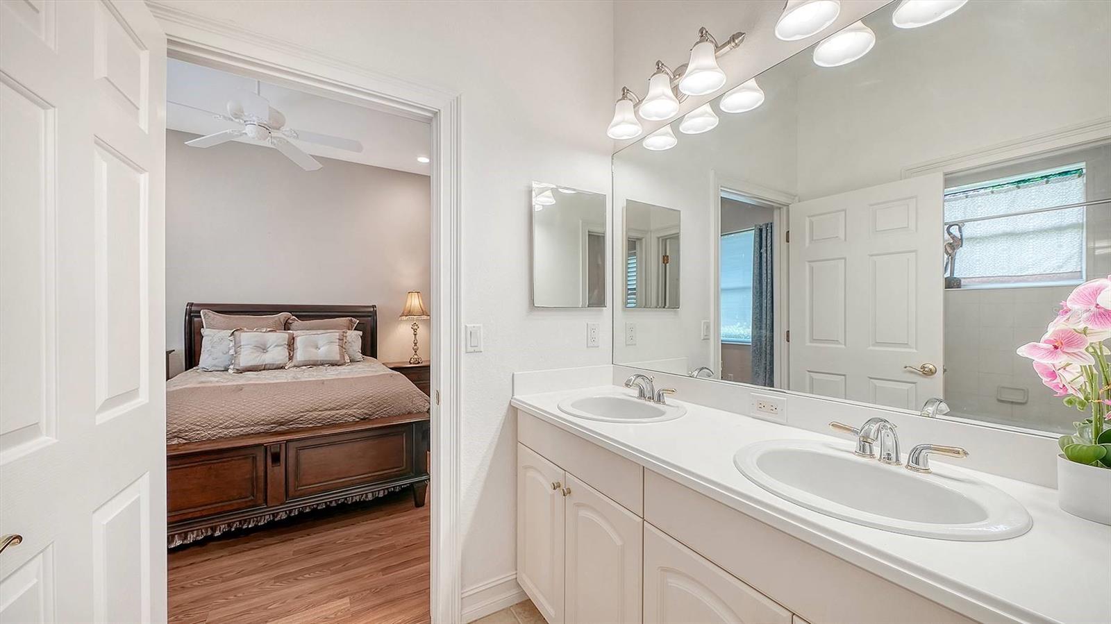225 PESARO DR — photo 25