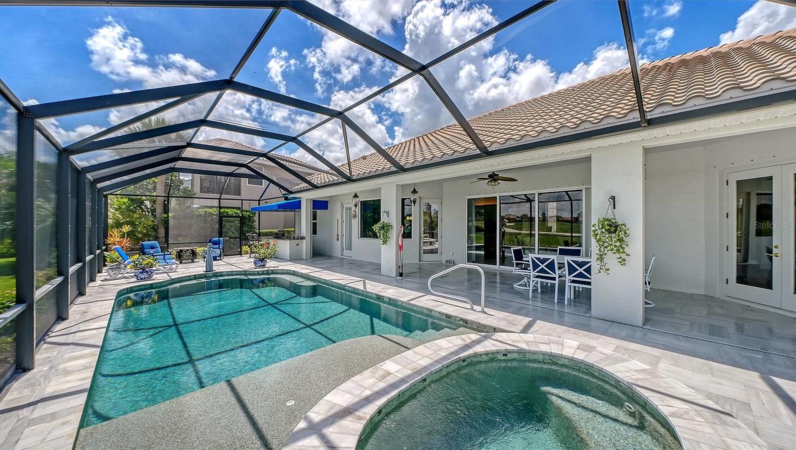 225 PESARO DR — photo 39