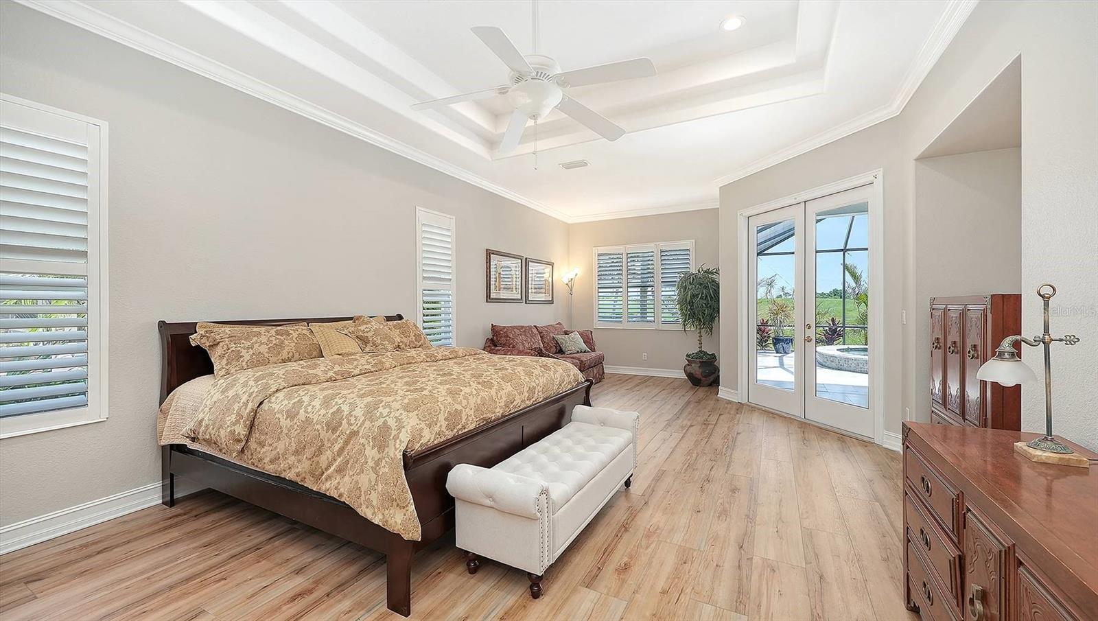 225 PESARO DR — photo 19