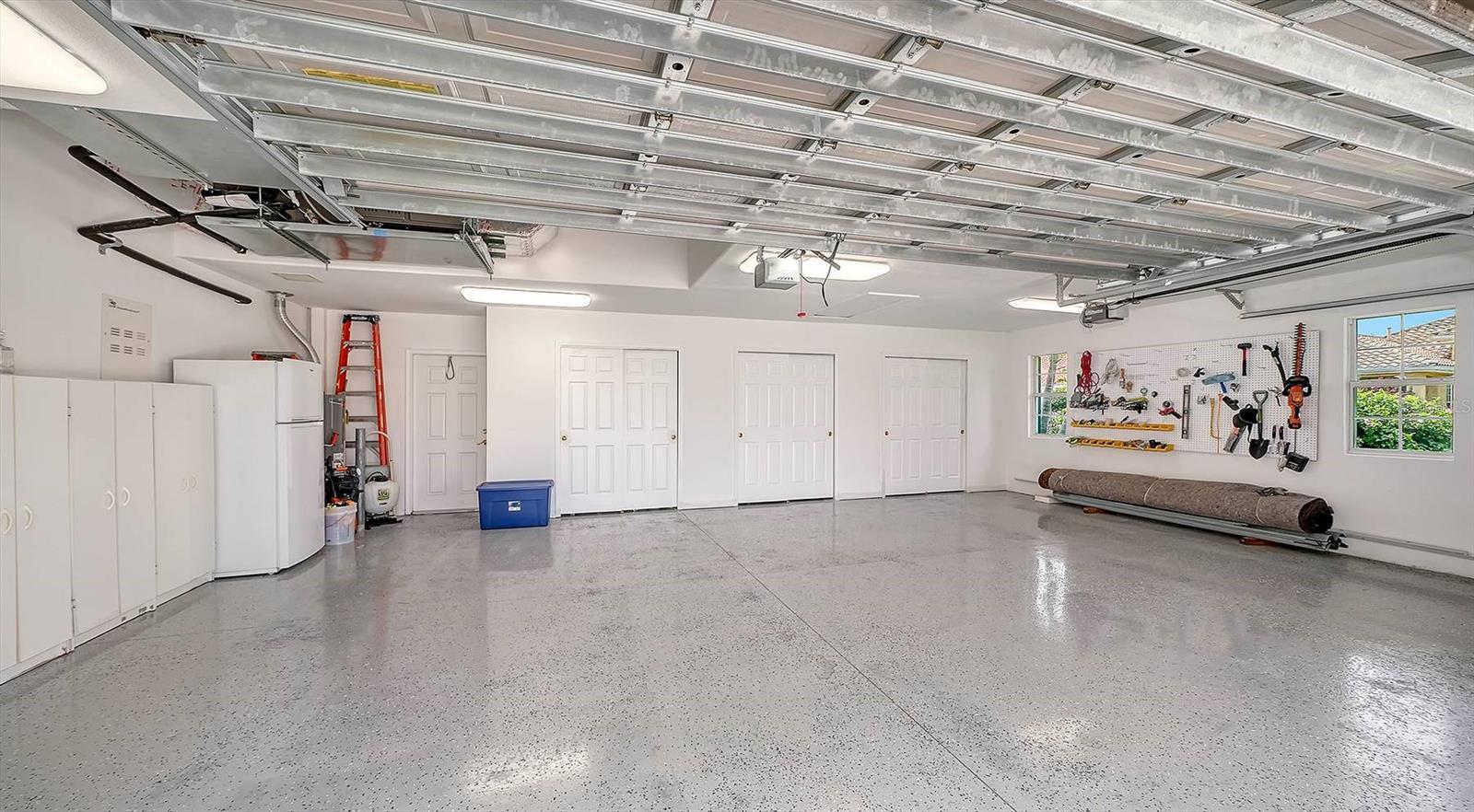 225 PESARO DR — photo 31