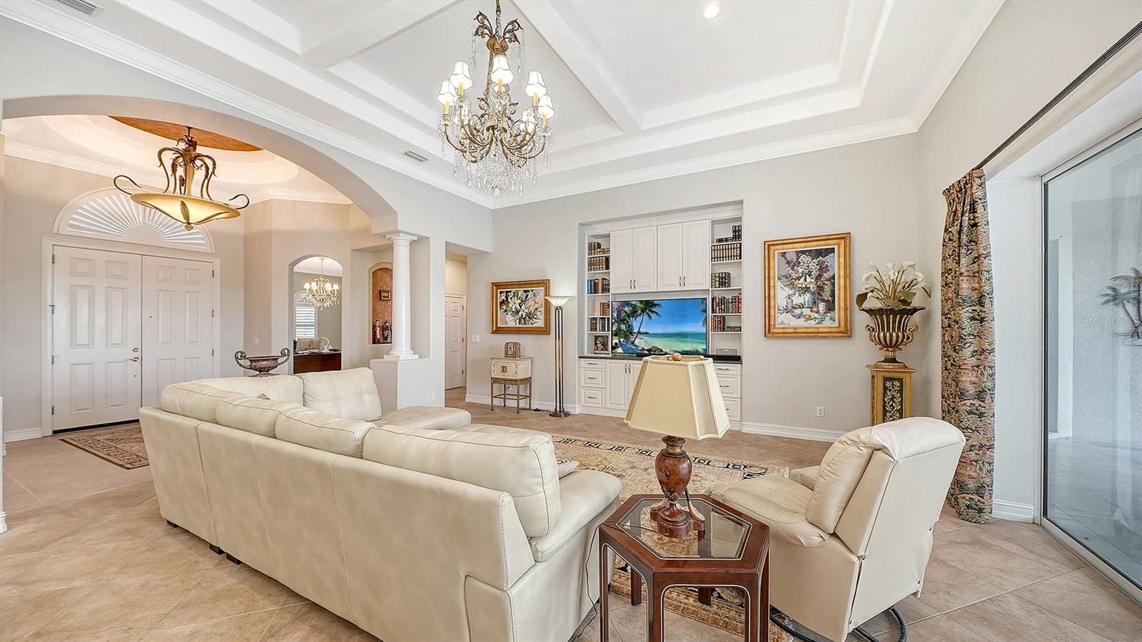 225 PESARO DR — photo 9