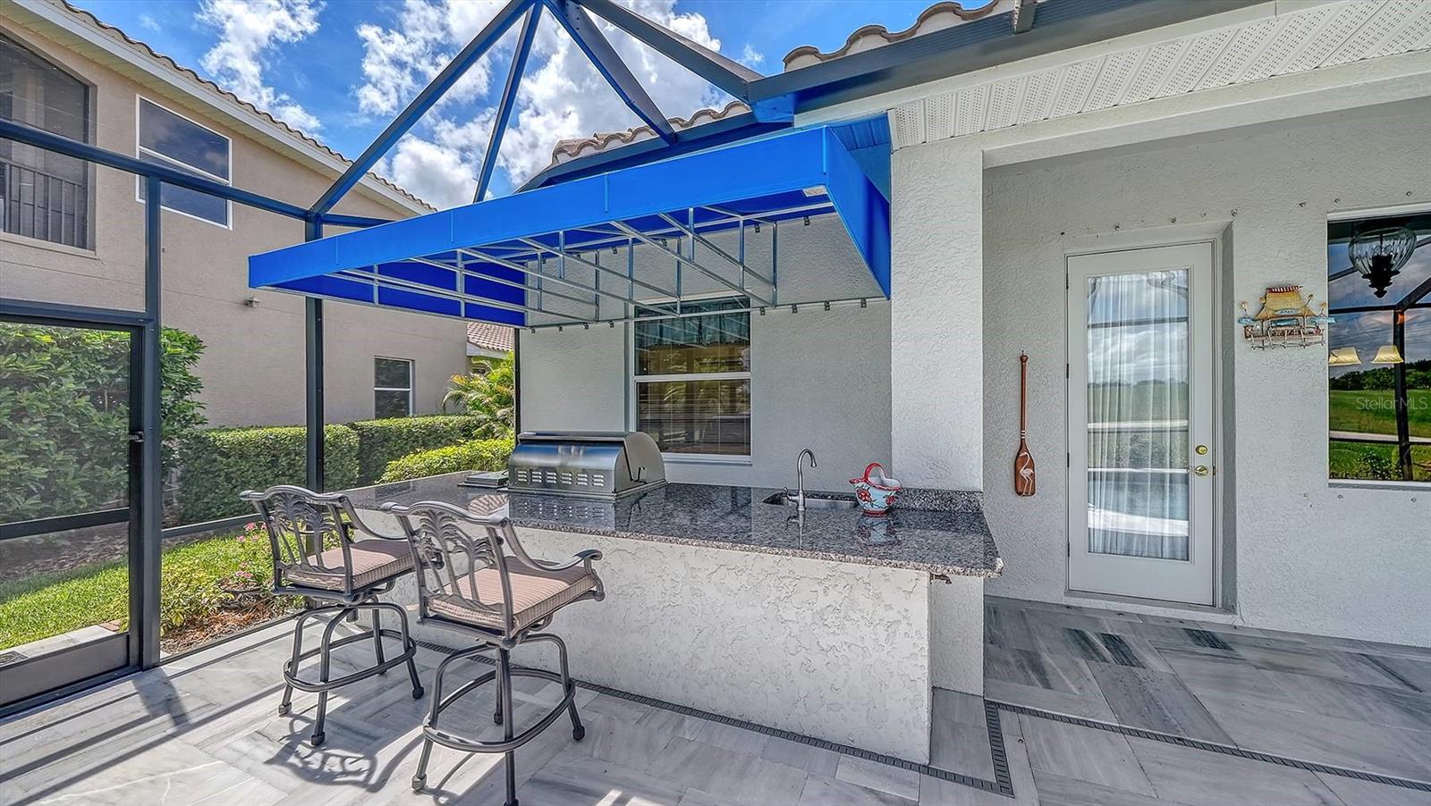 225 PESARO DR — photo 37