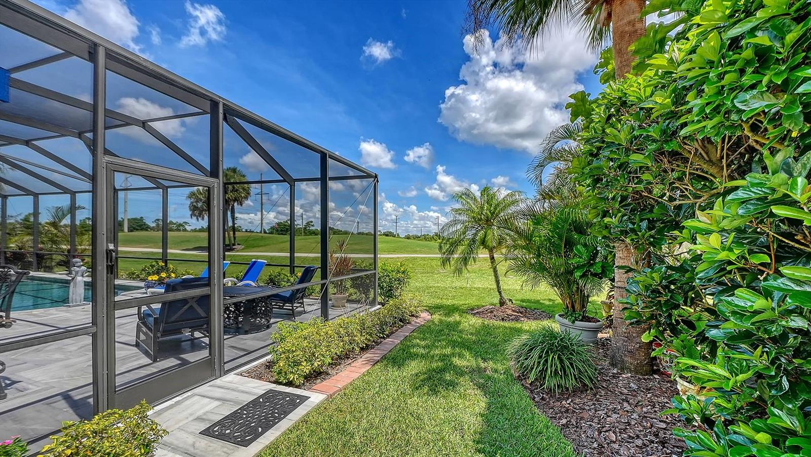 225 PESARO DR — photo 40