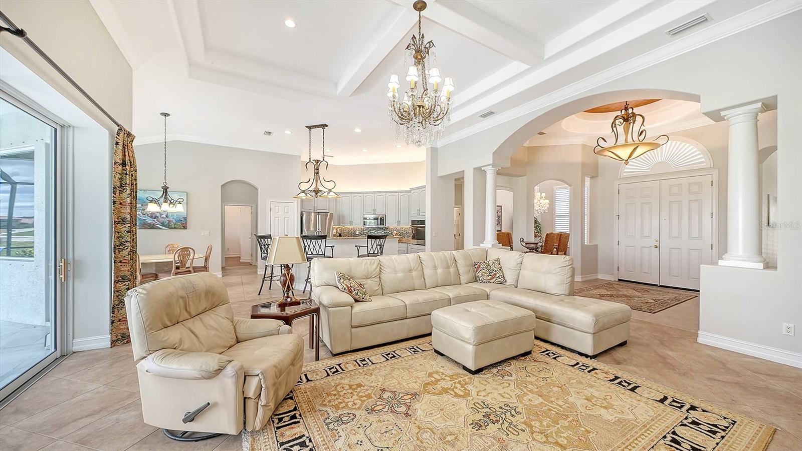 225 PESARO DR — photo 8
