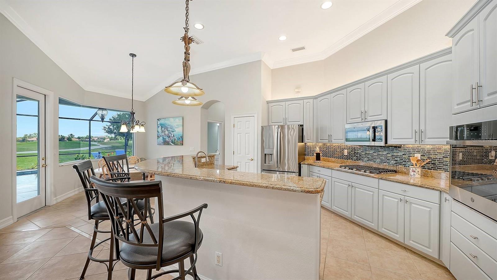 225 PESARO DR — photo 11