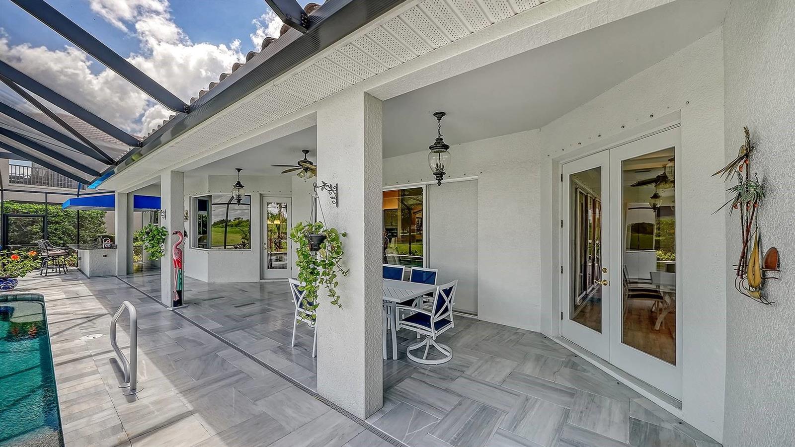 225 PESARO DR — photo 33