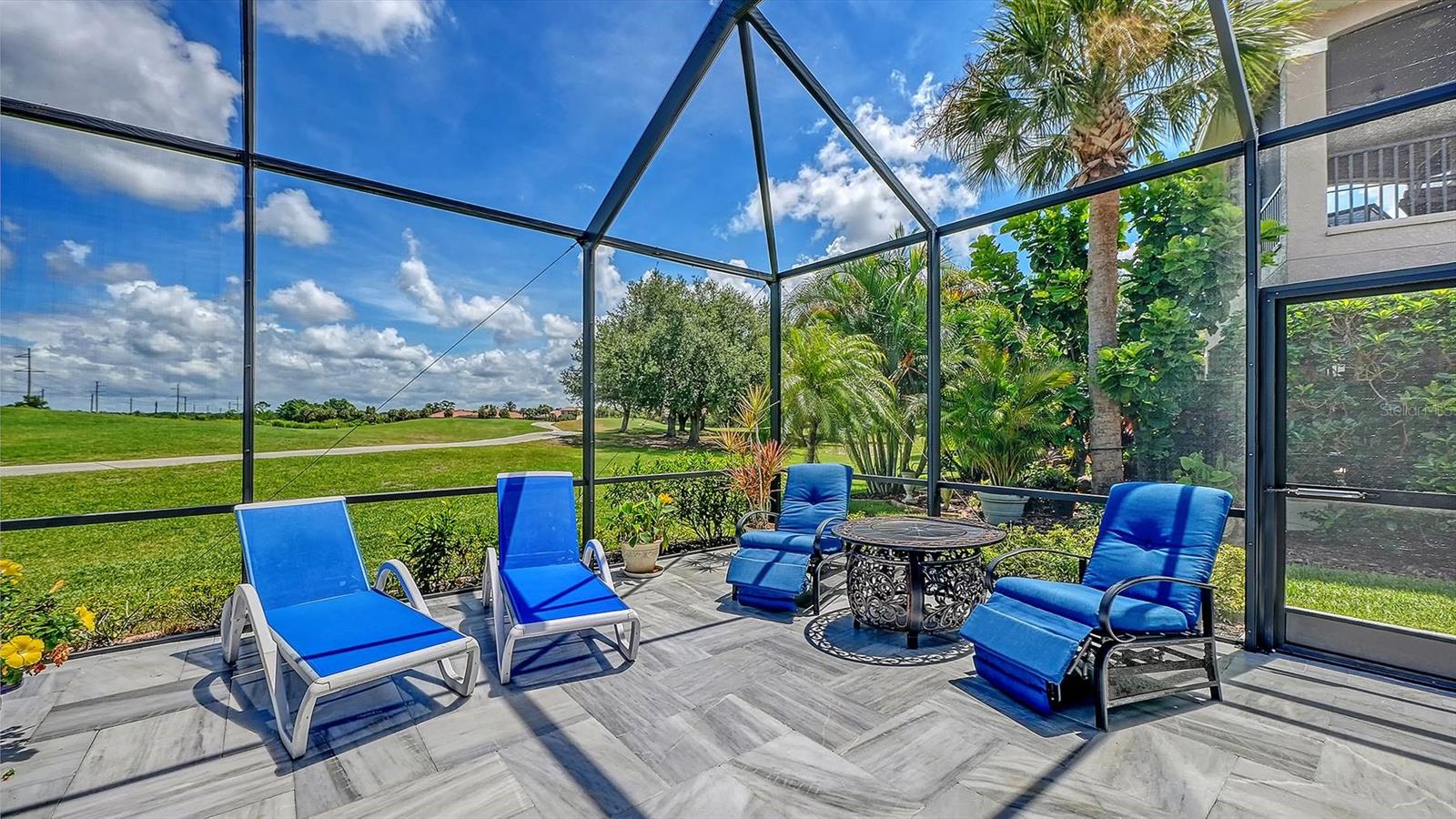 225 PESARO DR — photo 36