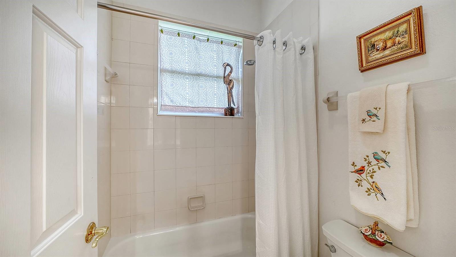 225 PESARO DR — photo 26