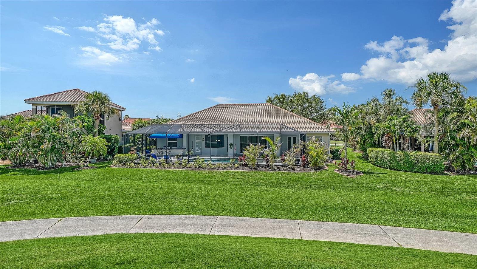 225 PESARO DR — photo 43