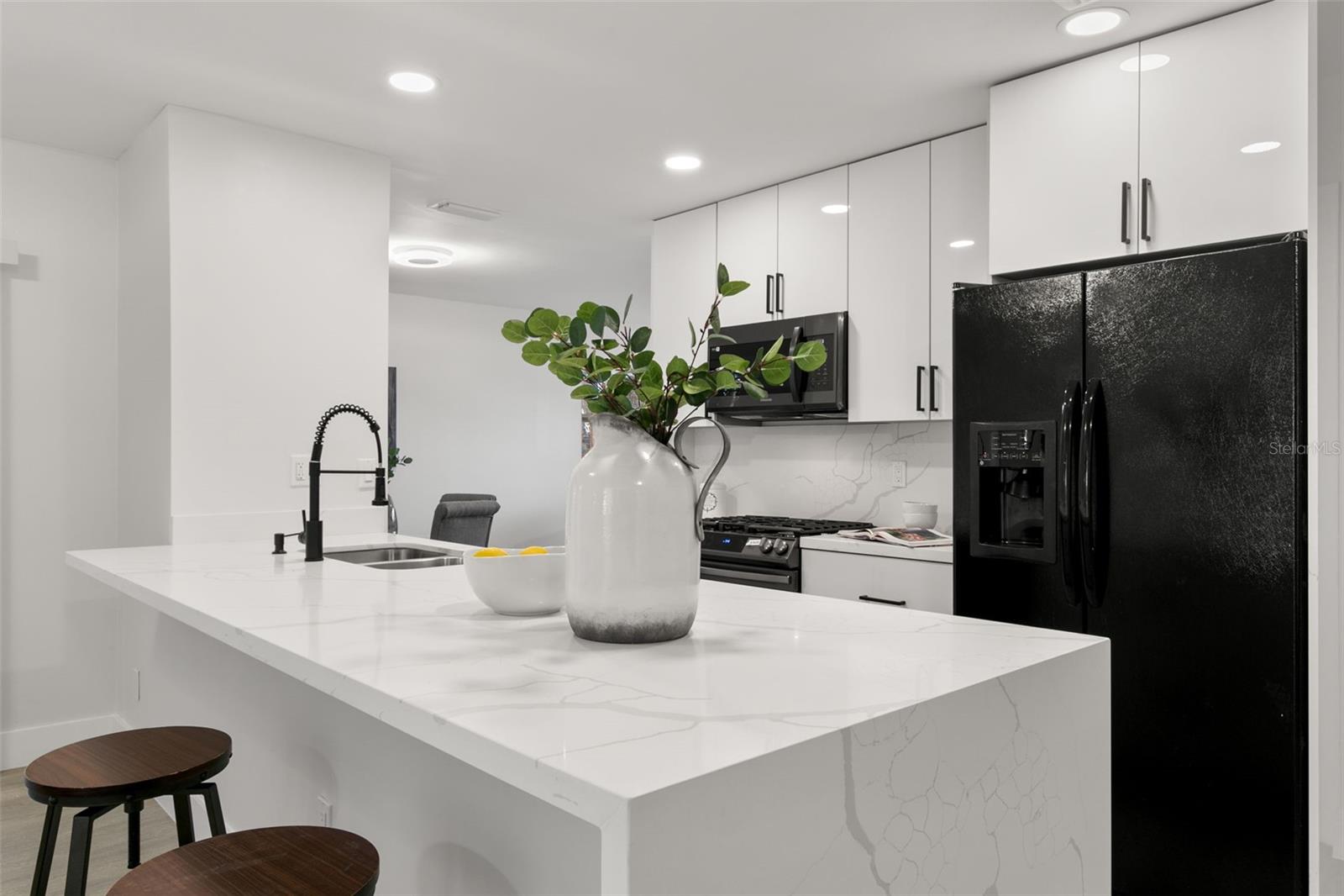 5931 DENVER ST NE — photo 9