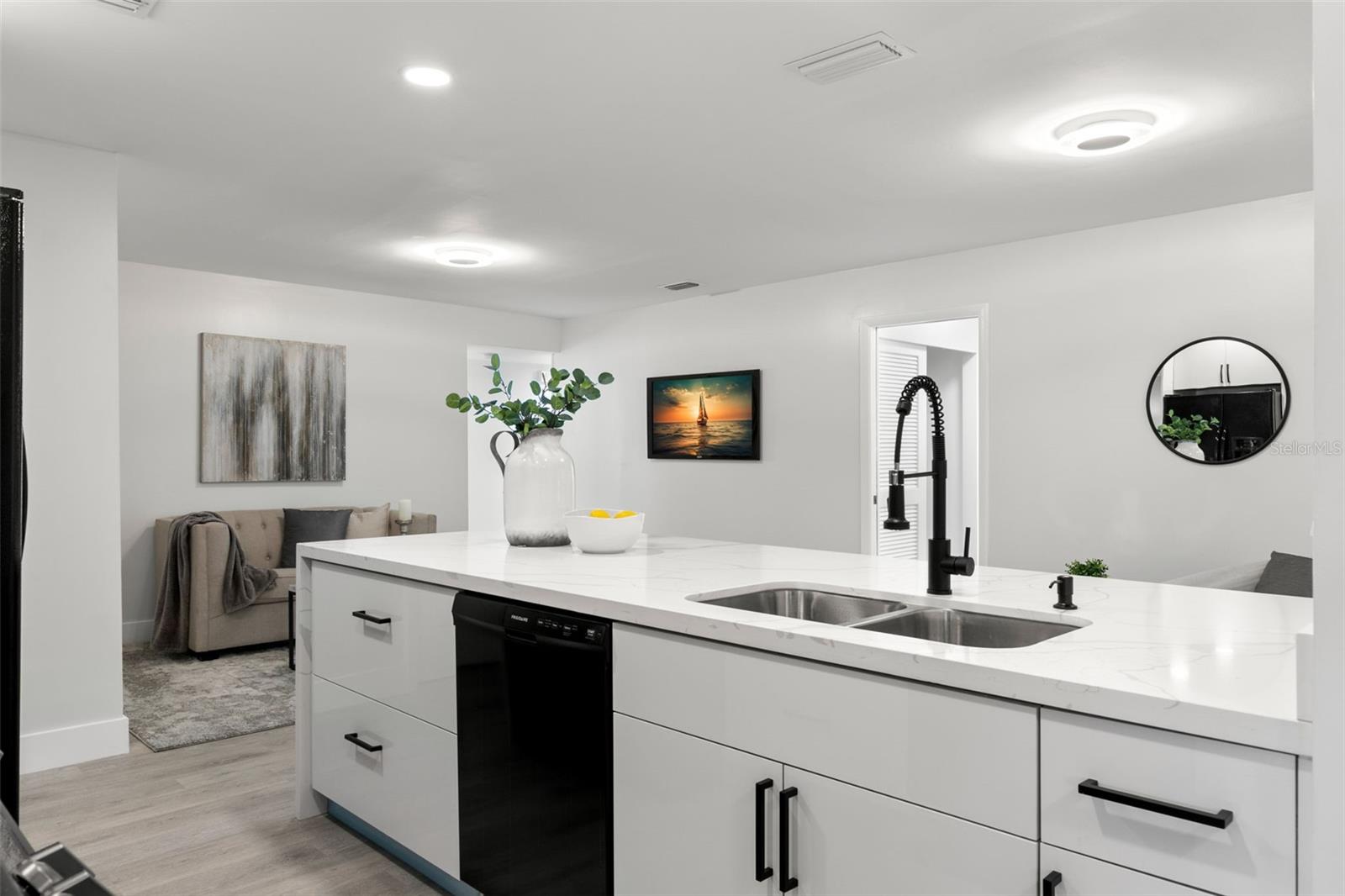 5931 DENVER ST NE — photo 8