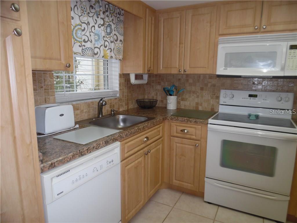 1656 S LAKE AVE #3 — photo 4
