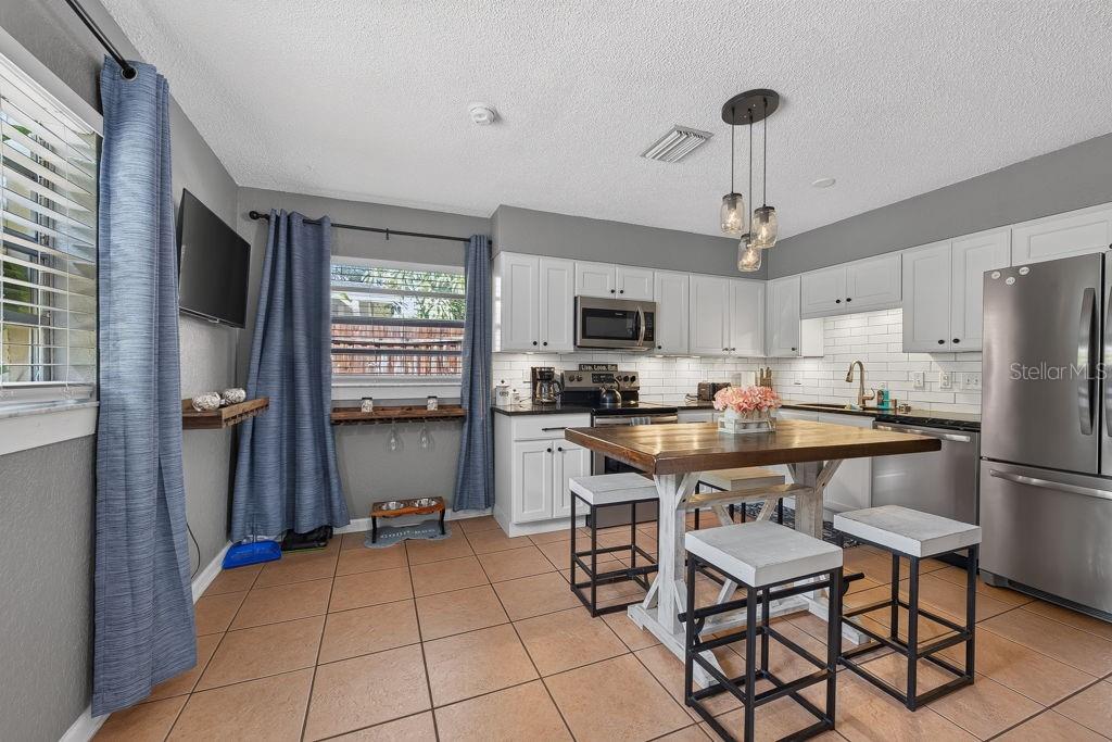 610 1ST AVE NE — photo 9