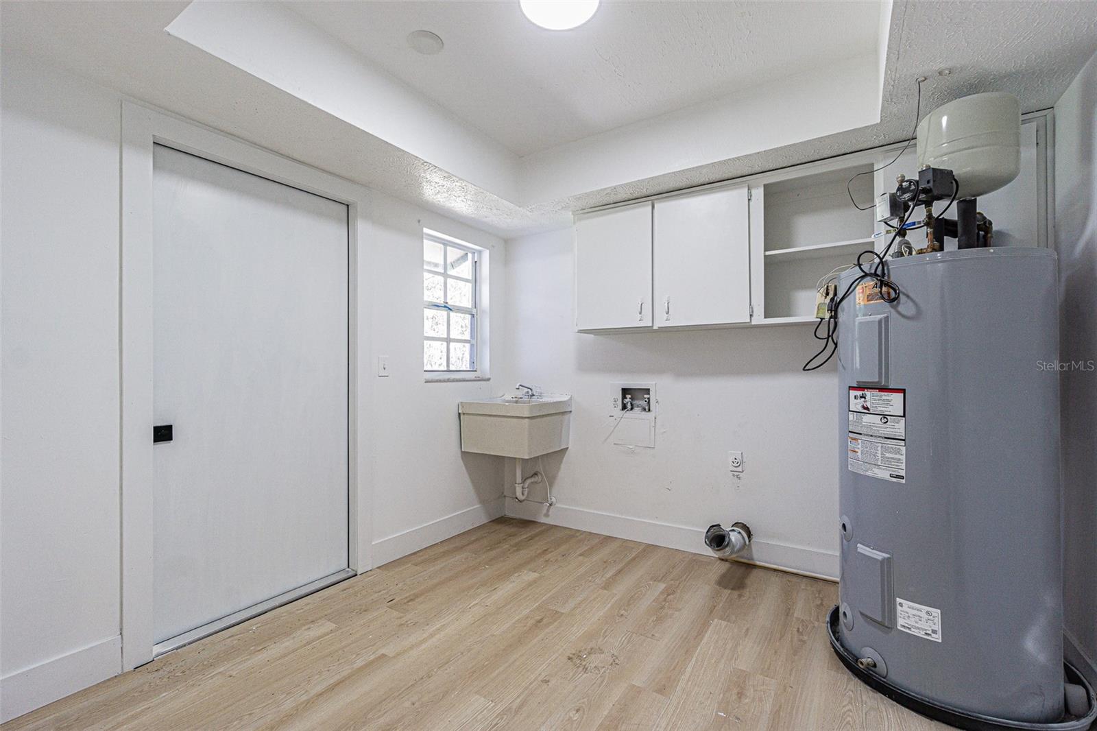8807 OVERLOOK DR — photo 23