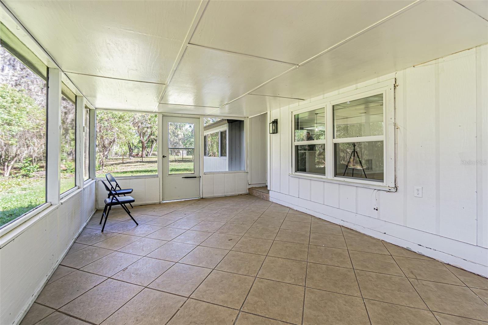 8807 OVERLOOK DR — photo 17
