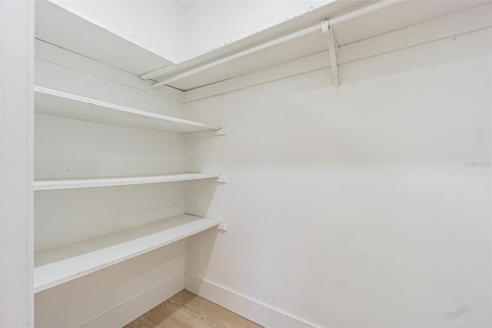 8807 OVERLOOK DR — photo 34