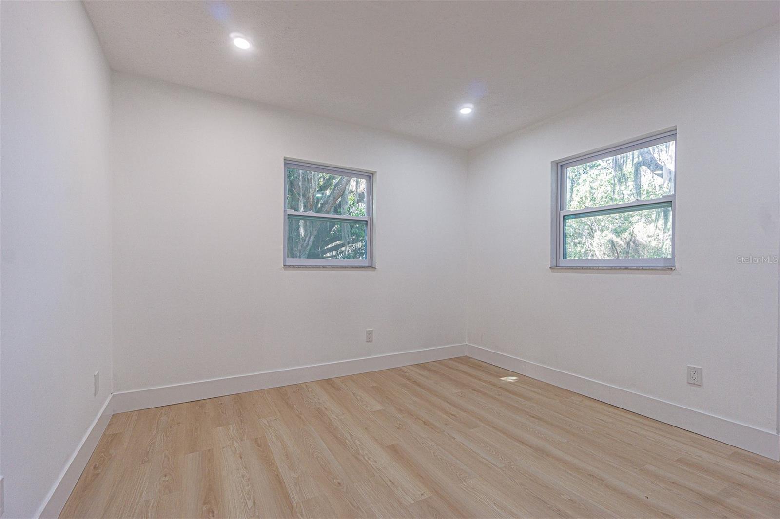 8807 OVERLOOK DR — photo 39
