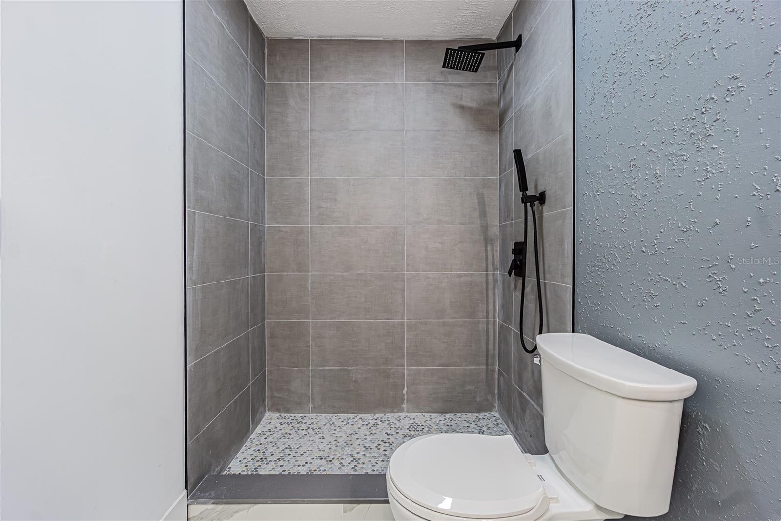 8807 OVERLOOK DR — photo 36